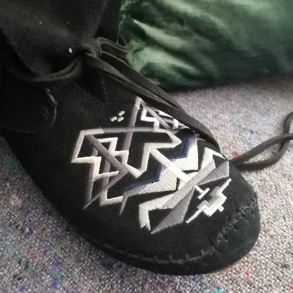 Tom's black suede moccasins ladies 8.5 - Picture 6 of 7